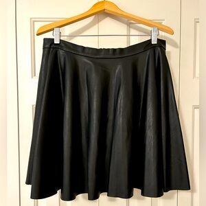 Club Monaco Black Pleated, Faux Leather, Mid-Waist A-Line Skirt with Soft Lining